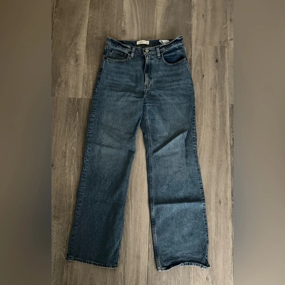 Abercrombie 90s Straight Ultra High Rise Jeans